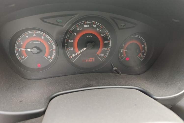 Used Soueast V3 Lingyue 2011 1.5L Manual Comfort Edition Odometer Close Up