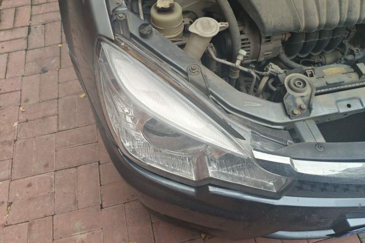 Used Soueast V3 Lingyue 2011 1.5L Manual Comfort Edition Right Front Headlight