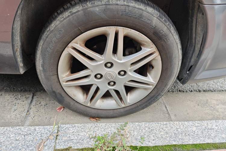 Used Soueast V3 Lingyue 2011 1.5L Manual Comfort Edition Right Front Wheel Hub