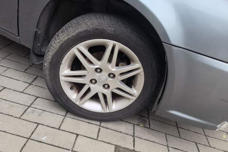 Used Soueast V3 Lingyue 2011 1.5L Manual Upgrade Edition Right Front Wheel Hub