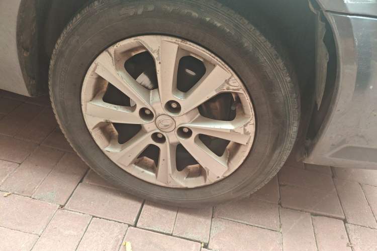 Used Soueast V3 Lingyue 2011 1.5L Manual Comfort Edition Right Front Wheel Hub