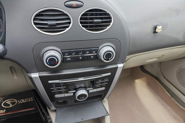 Used Soueast V3 Lingyue 2011 Revised Version 1.5L Manual – Style Edition Audio And AC Panel
