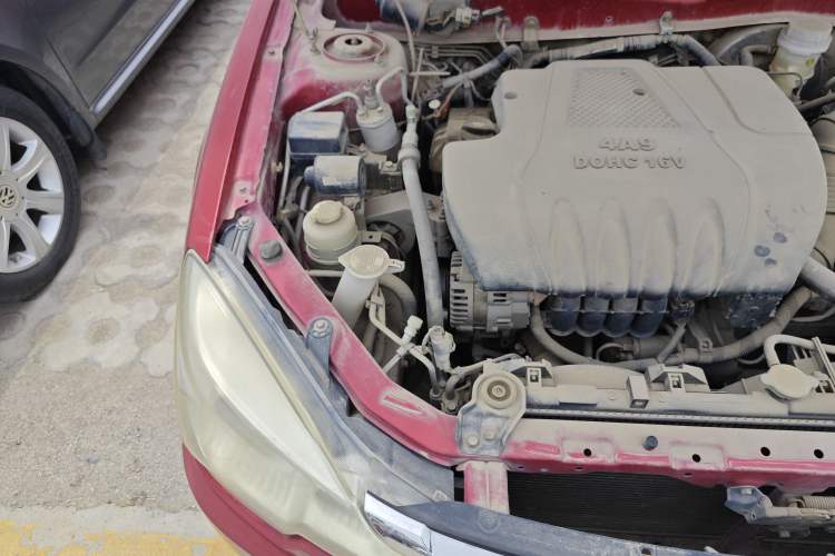 Used Soueast V3 Lingyue 2011 Revised Version 1.5L Manual – Style Edition Engine Bay Right