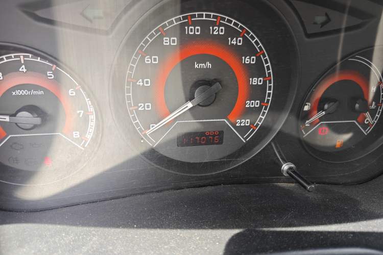 Used Soueast V3 Lingyue 2011 Revised Version 1.5L Manual – Style Edition Odometer Close Up