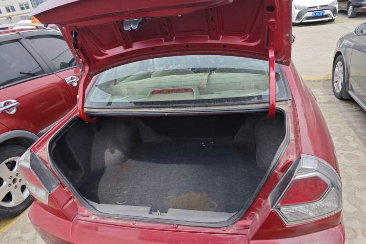 Used Soueast V3 Lingyue 2011 Revised Version 1.5L Manual – Style Edition Trunk