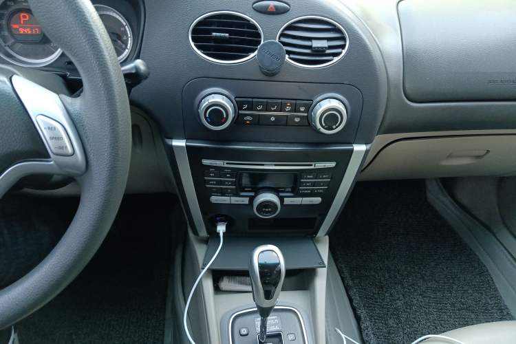 Used Soueast V3 Lingyue 2011 1.5L CVT Flagship Edition Audio And AC Panel