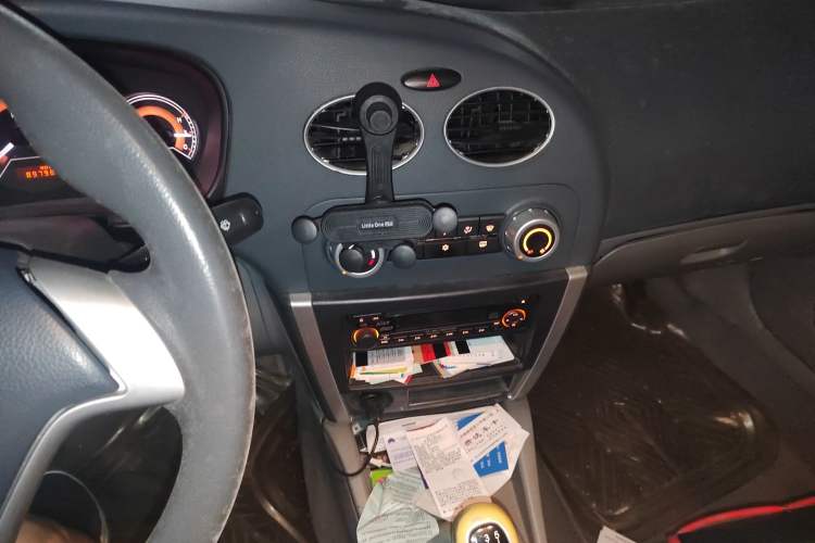 Used Soueast V3 Lingyue 2011 Revised Version 1.5L Manual – Style Edition Audio And AC Panel