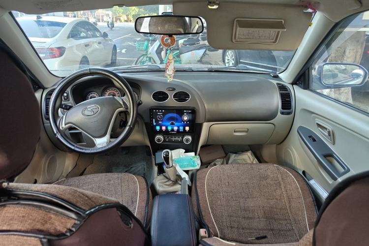Used Soueast V3 Lingyue 2011 1.5L Manual Comfort Edition Center Console