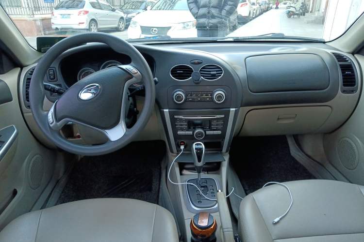 Used Soueast V3 Lingyue 2011 1.5L CVT Flagship Edition Center Console