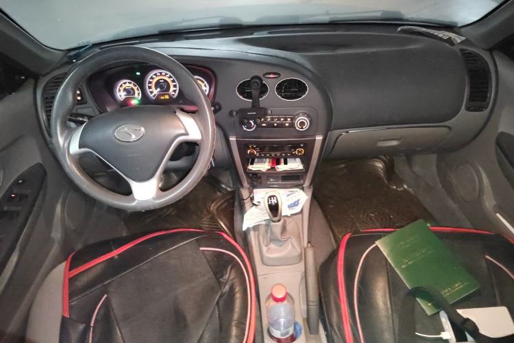 Used Soueast V3 Lingyue 2011 Revised Version 1.5L Manual – Style Edition Center Console