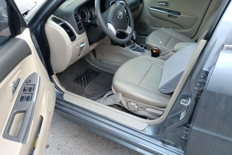 Used Soueast V3 Lingyue 2011 1.5L CVT Flagship Edition Driver Seat