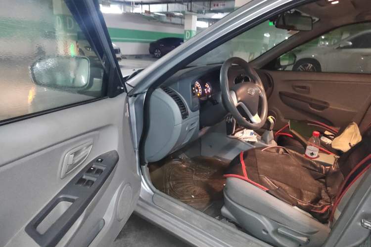 Used Soueast V3 Lingyue 2011 Revised Version 1.5L Manual – Style Edition Driver Seat