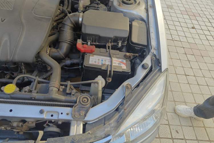 Used Soueast V3 Lingyue 2011 1.5L Manual Comfort Edition Engine Bay Left