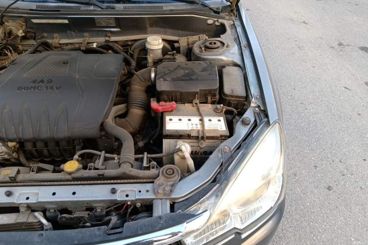 Used Soueast V3 Lingyue 2011 1.5L CVT Flagship Edition Engine Bay Left