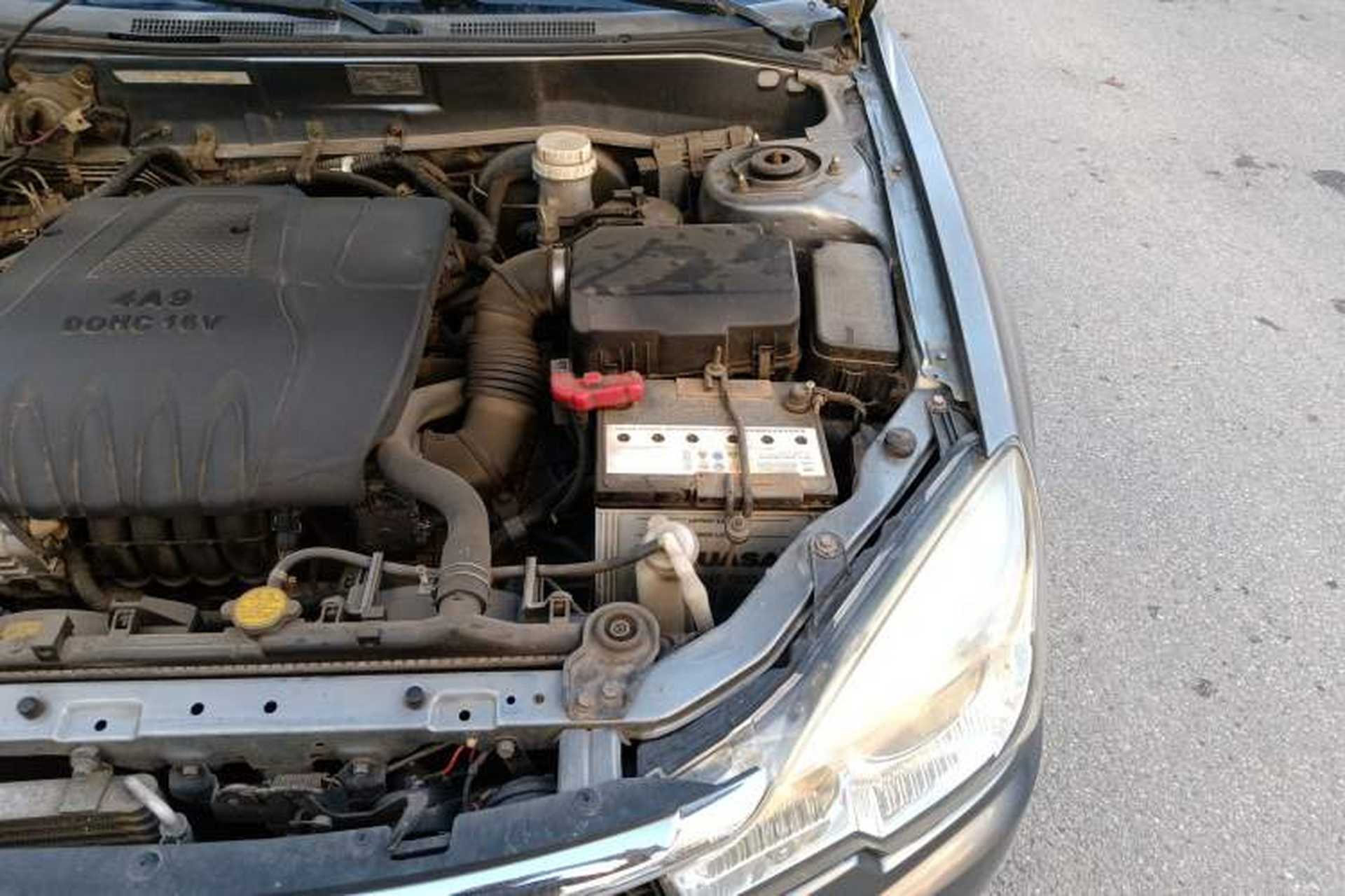 Used Soueast V3 Lingyue 2011 1.5L CVT Flagship Edition Engine Bay Left