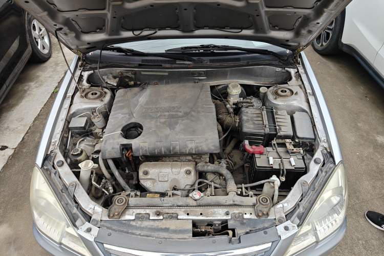 Used Soueast V3 Lingyue 2011 1.5L Manual Happiness Edition Engine Bay