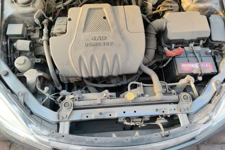 Used Soueast V3 Lingyue 2011 1.5L Manual Comfort Edition Engine Bay