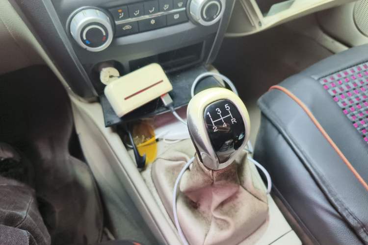 Used Soueast V3 Lingyue 2011 1.5L Manual Deluxe Edition Gear Lever