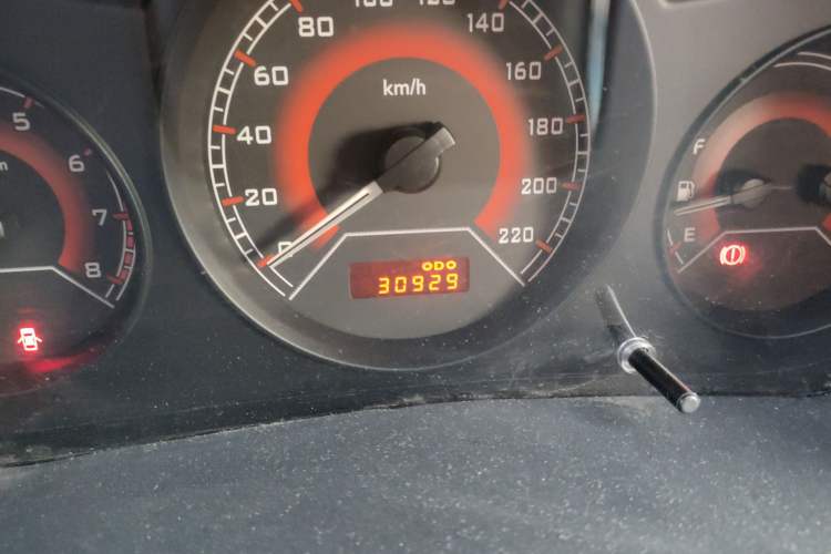 Used Soueast V3 Lingyue 2011 1.5L Manual Comfort Edition Odometer Close Up