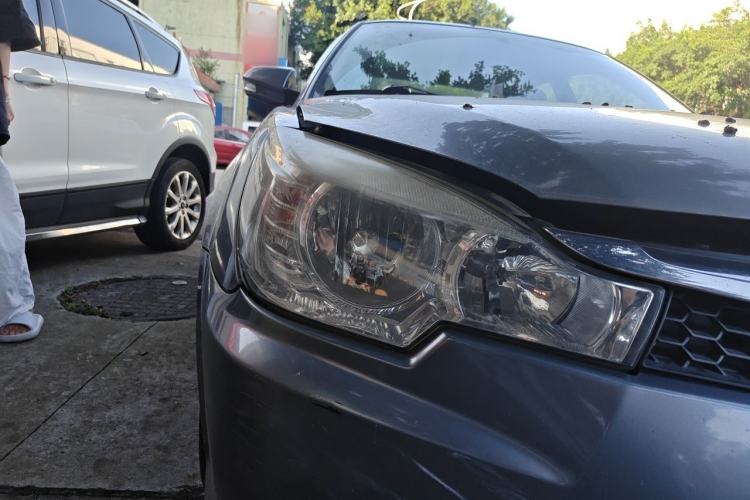Used Soueast V3 Lingyue 2011 1.5L Manual Comfort Edition Right Front Headlight