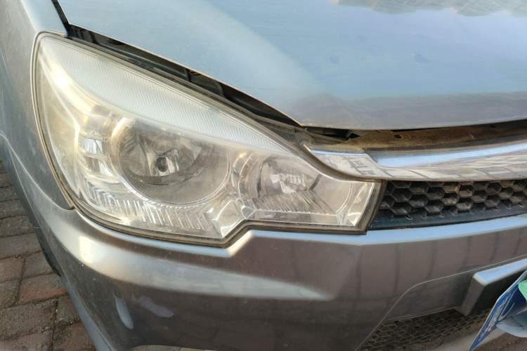 Used Soueast V3 Lingyue 2011 1.5L Manual Comfort Edition Right Front Headlight