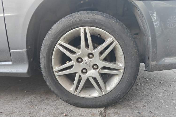 Used Soueast V3 Lingyue 2011 1.5L Manual Comfort Edition Right Front Wheel Hub