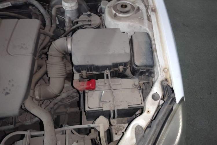 Used Soueast V3 Lingyue 2011 Revised Version 1.5L Manual – Style Edition Engine Bay Left