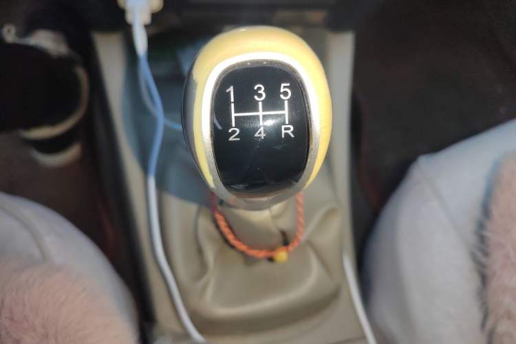 Used Soueast V3 Lingyue 2011 Revised Version 1.5L Manual – Style Edition Gear Lever