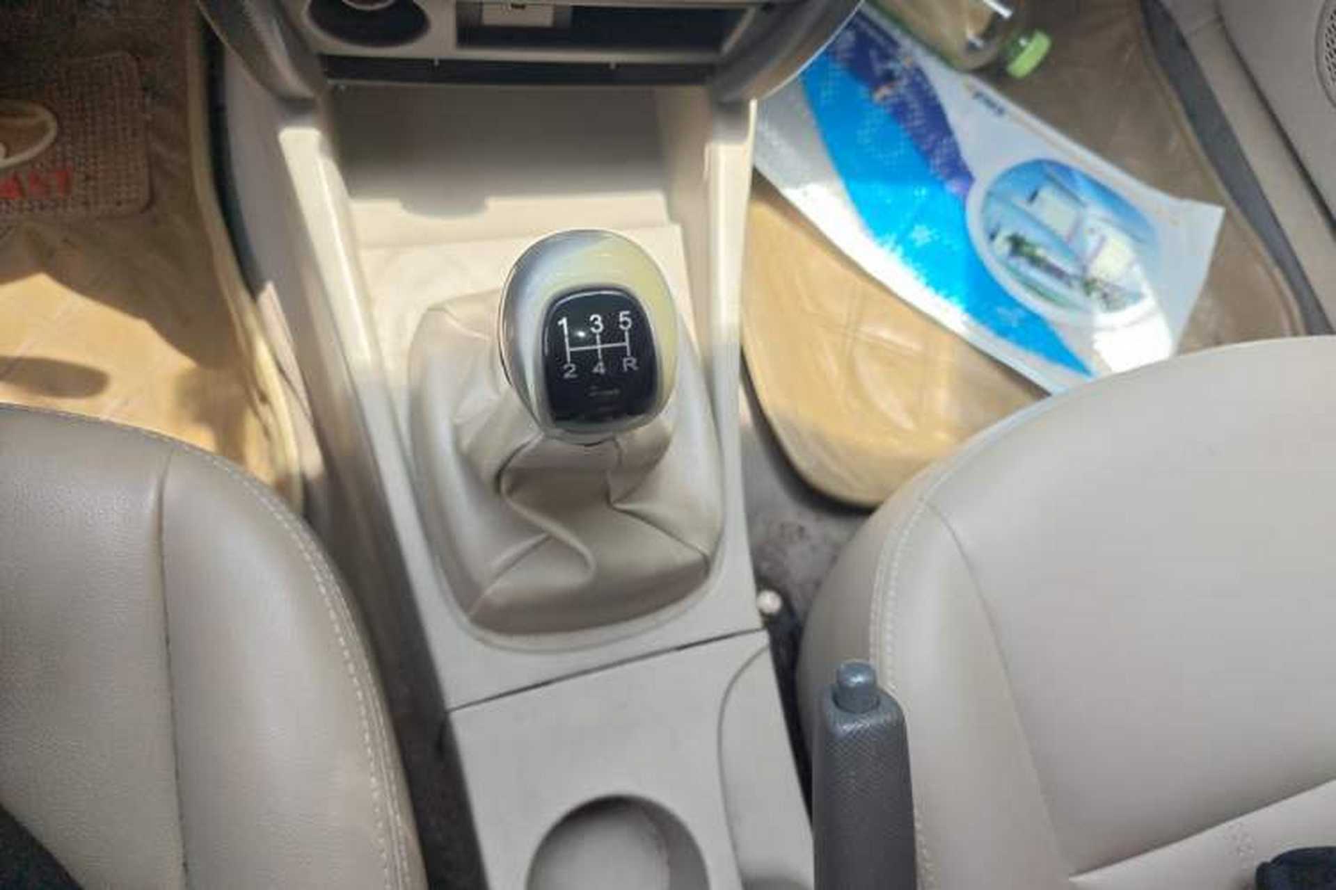 Used Soueast V3 Lingyue 2011 1.5L Manual Deluxe Edition Gear Lever