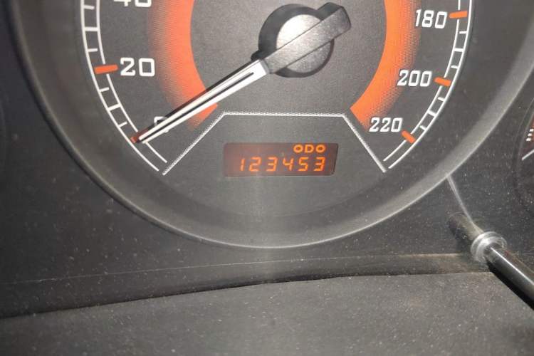 Used Soueast V3 Lingyue 2011 Revised Version 1.5L Manual – Style Edition Odometer Close Up