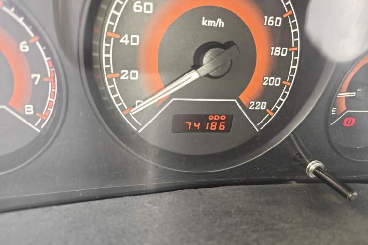 Used Soueast V3 Lingyue 2011 1.5L Manual Deluxe Edition Odometer Close Up