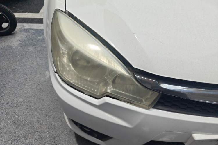 Used Soueast V3 Lingyue 2011 1.5L Manual Deluxe Edition Right Front Headlight