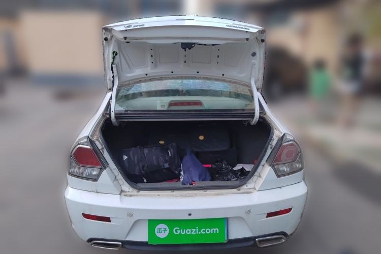 Used Soueast V3 Lingyue 2011 Revised Version 1.5L Manual – Style Edition Trunk