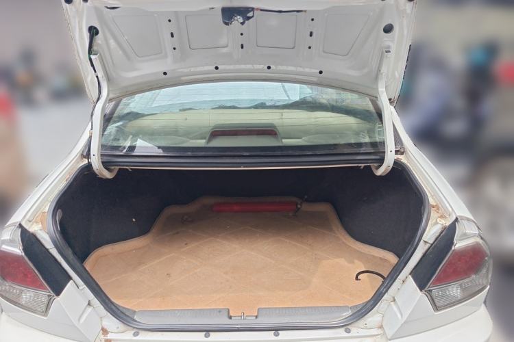 Used Soueast V3 Lingyue 2011 1.5L Manual Deluxe Edition Trunk