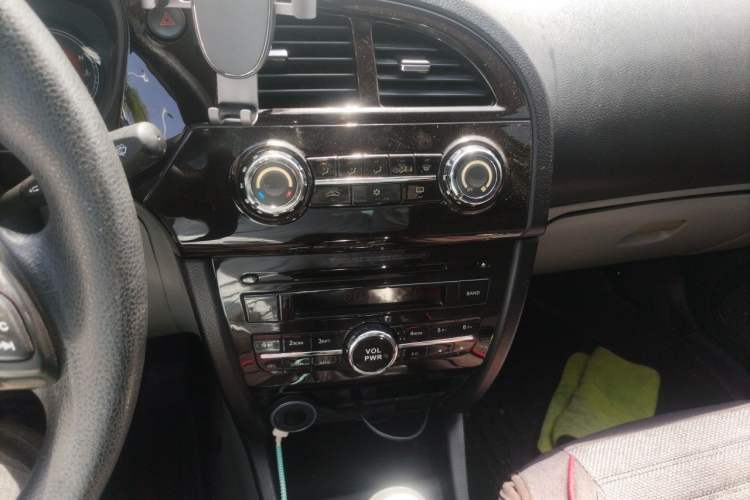 Used Soueast V3 Lingyue 2012 Revised Version 1.5L Manual Flagship Edition Audio And AC Panel