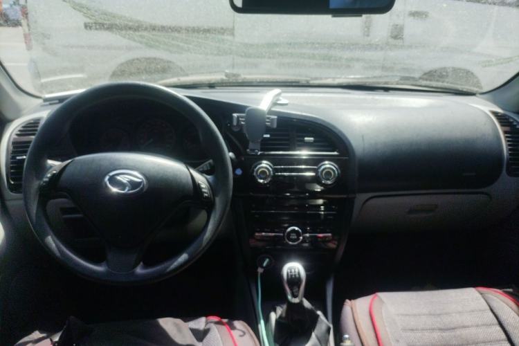 Used Soueast V3 Lingyue 2012 Revised Version 1.5L Manual Flagship Edition Center Console