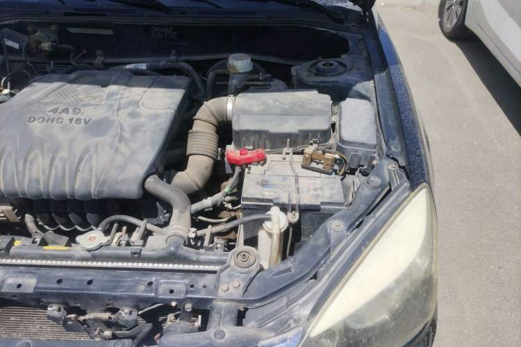 Used Soueast V3 Lingyue 2012 Revised Version 1.5L Manual Flagship Edition Engine Bay Left
