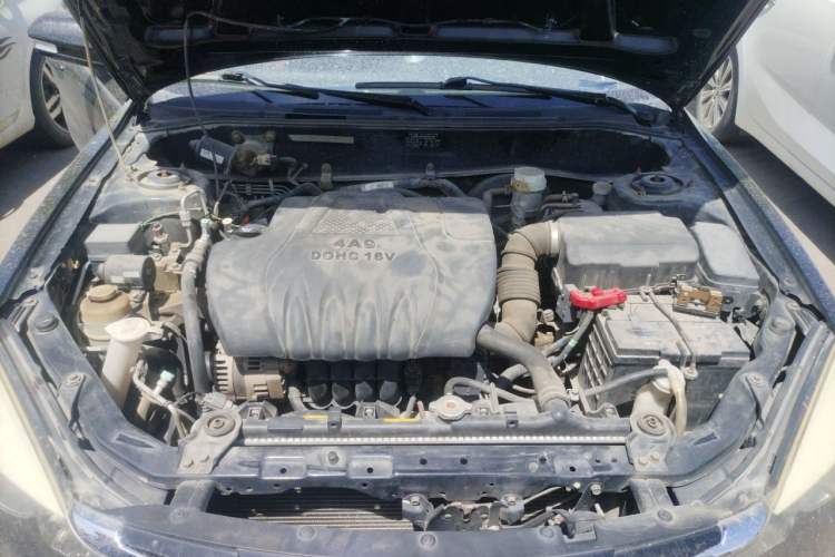 Used Soueast V3 Lingyue 2012 Revised Version 1.5L Manual Flagship Edition Engine Bay