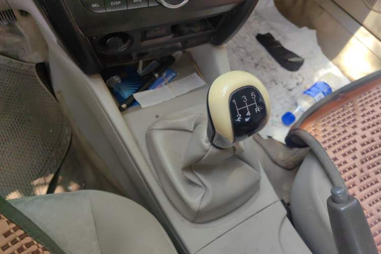 Used Soueast V3 Lingyue 2012 1.5L Manual Happiness Edition Gear Lever