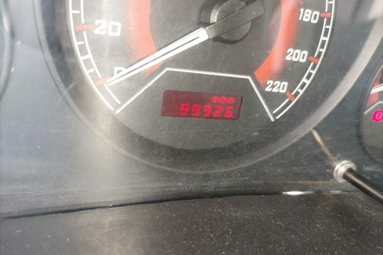 Used Soueast V3 Lingyue 2012 Revised Version 1.5L Manual Flagship Edition Odometer Close Up