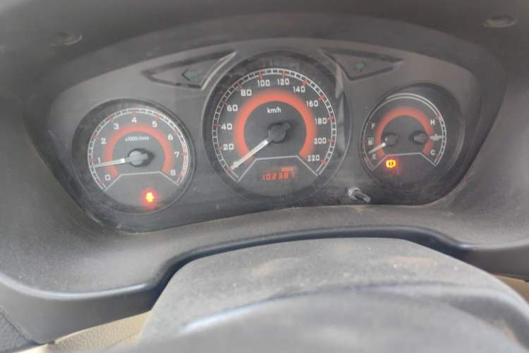 Used Soueast V3 Lingyue 2012 1.5L Manual Happiness Edition Odometer Close Up