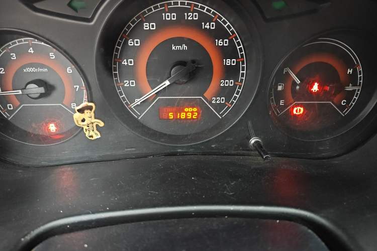 Used Soueast V3 Lingyue 2012 Revised Version 1.5L Manual Comfort Edition Odometer Close Up