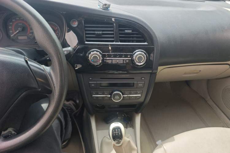 Used Soueast V3 Lingyue 2012 1.5L Manual Happiness Edition Audio And AC Panel