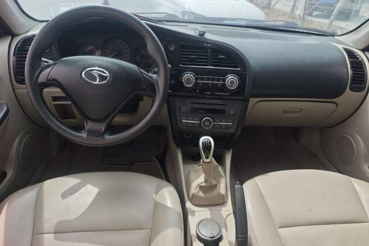 Used Soueast V3 Lingyue 2012 1.5L Manual Happiness Edition Center Console