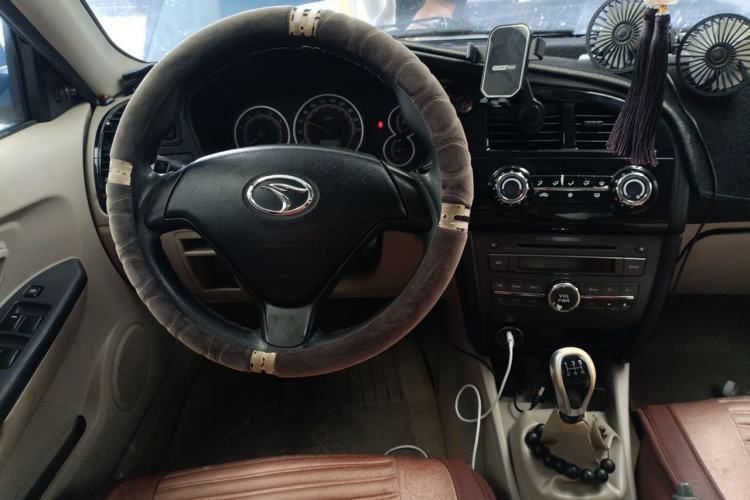 Used Soueast V3 Lingyue 2012 1.5L Manual New Happiness Edition Center Console