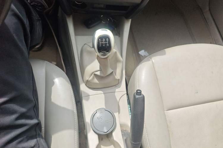 Used Soueast V3 Lingyue 2012 1.5L Manual Happiness Edition Gear Lever