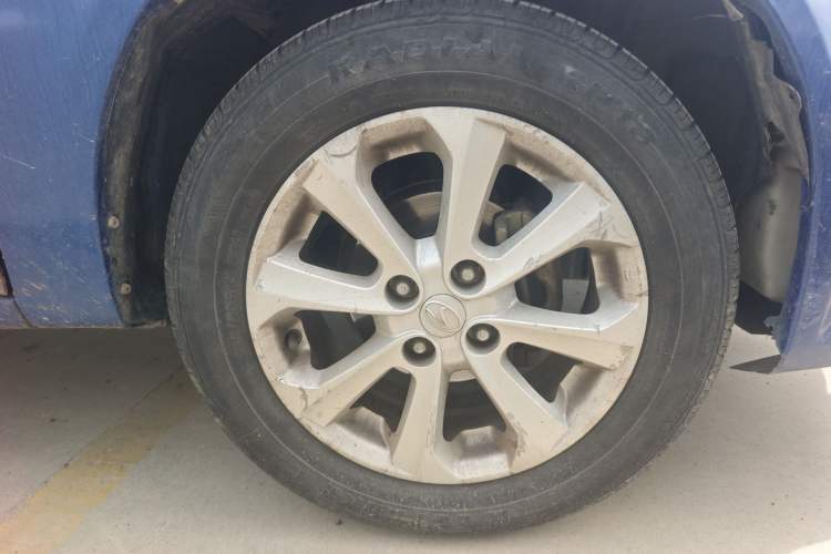 Used Soueast V3 Lingyue 2012 1.5L Manual Happiness Edition Right Front Wheel Hub