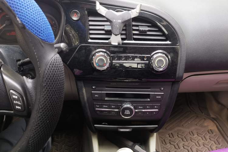 Used Soueast V3 Lingyue 2012 Revised Version 1.5L Manual Flagship Edition Audio And AC Panel