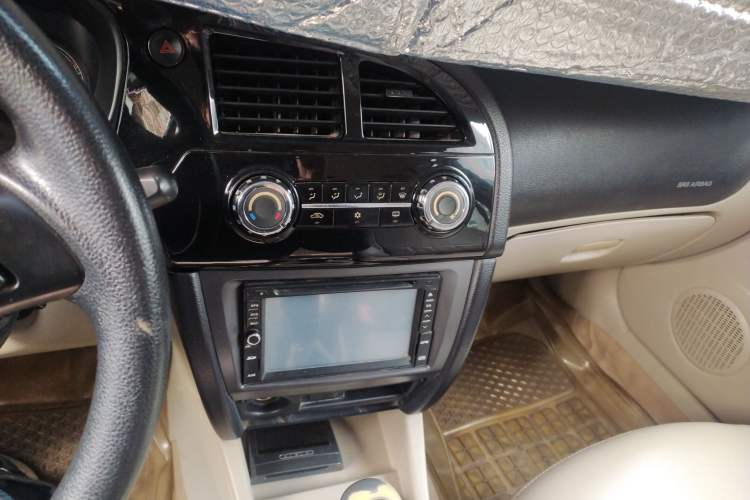 Used Soueast V3 Lingyue 2012 1.5L Manual Luxury Edition Audio And AC Panel