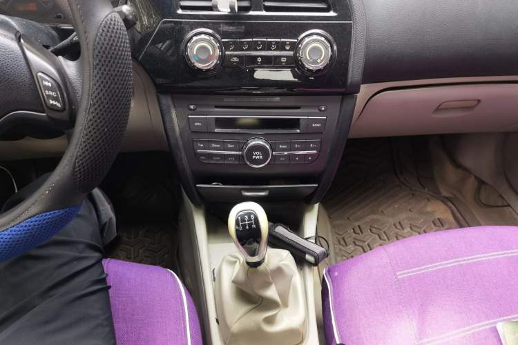 Used Soueast V3 Lingyue 2012 Revised Version 1.5L Manual Flagship Edition Gear Lever